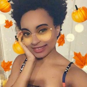 Meet your Posher, Alexia